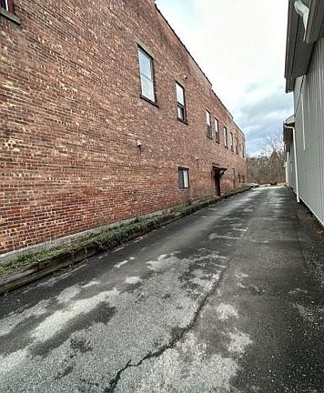 5th image of 165 Ulster Ave #7