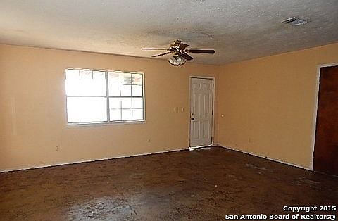 5th image of 70 Lakeside Dr