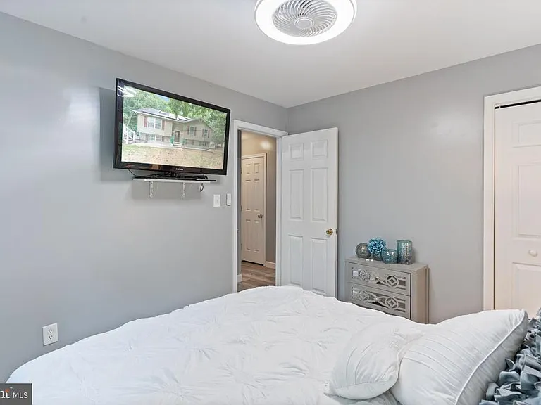 12258 Catalina Dr — Photo 18