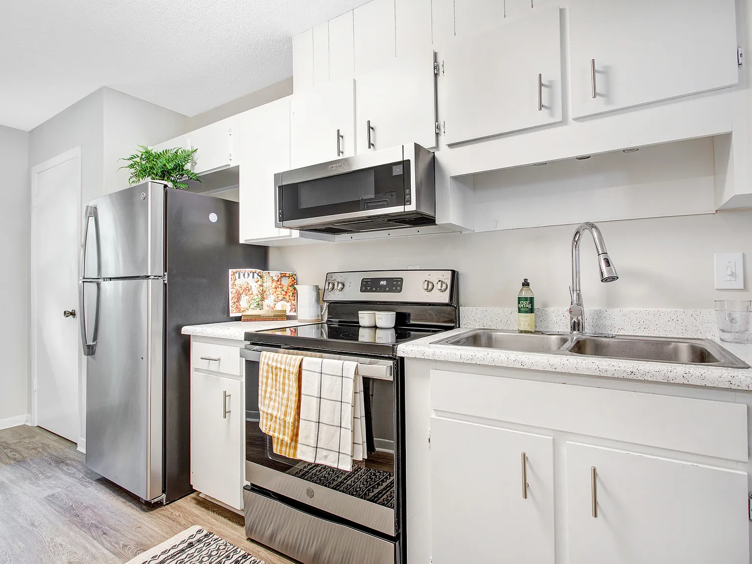 The Henry Apartments — Photo 4