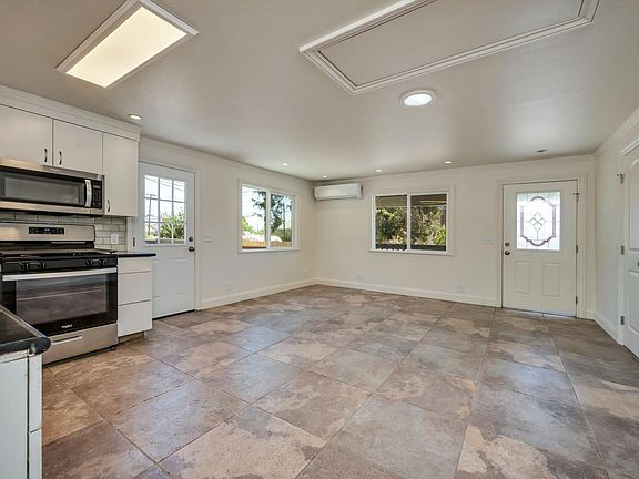 5th image of 409 Jefferson Street