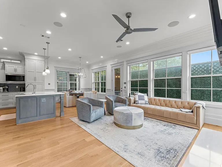 426 Marshall St — Photo 13