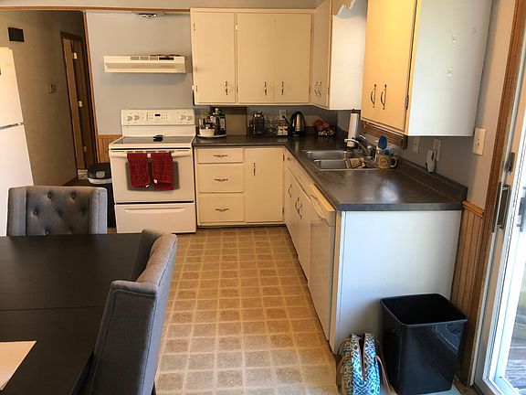 3rd image of 633 S Washington St