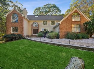 19 Helen St, Warren, NJ 07059