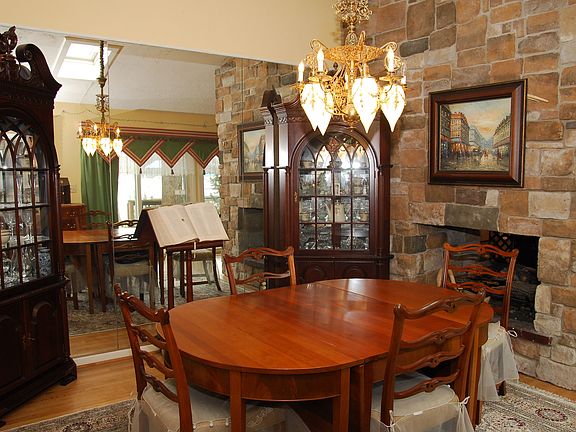 5th image of 366 White Cedar Ln