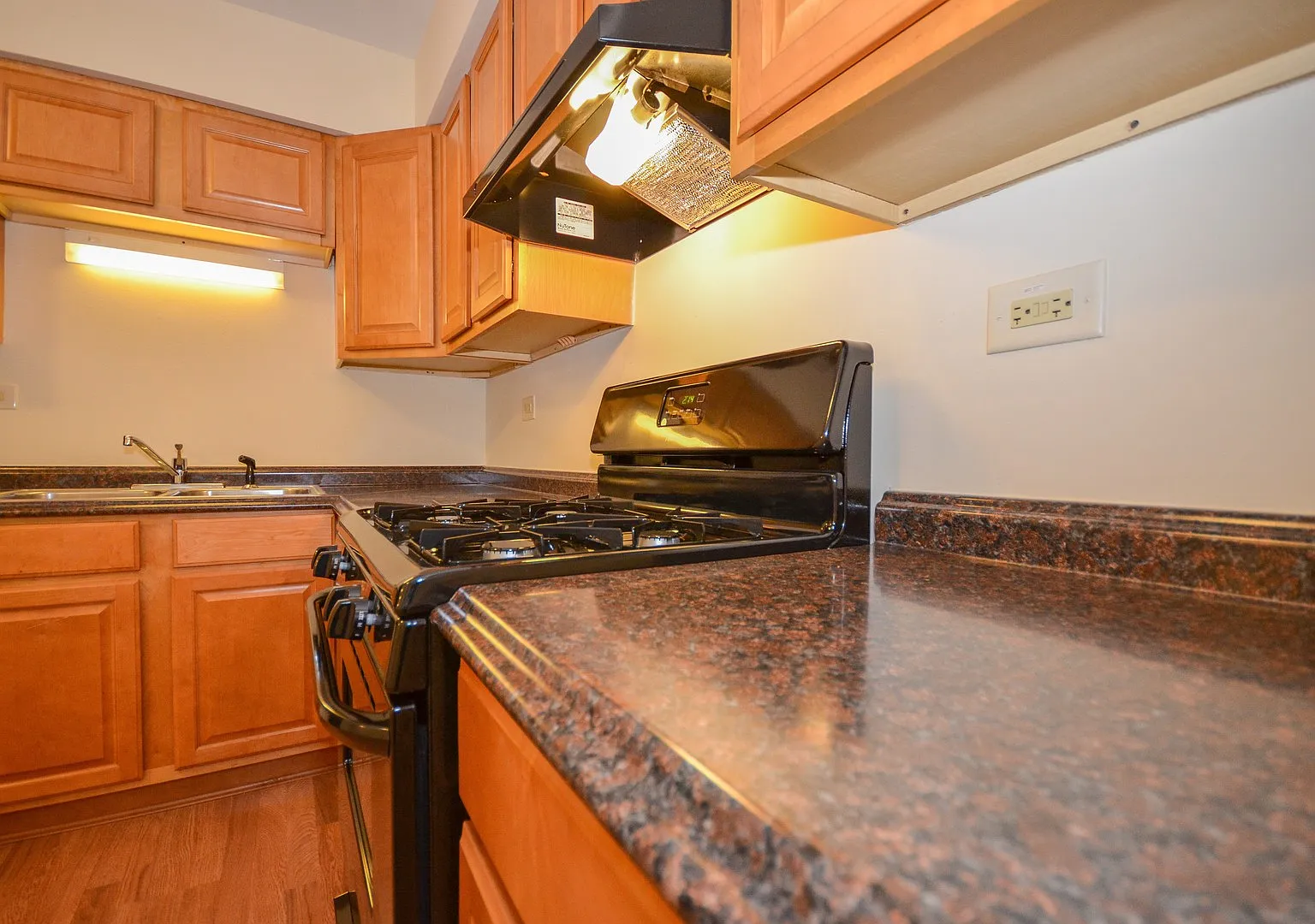 Maple Apts — Photo 3