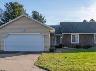 18242 Farm Ln, South Bend, IN 46637