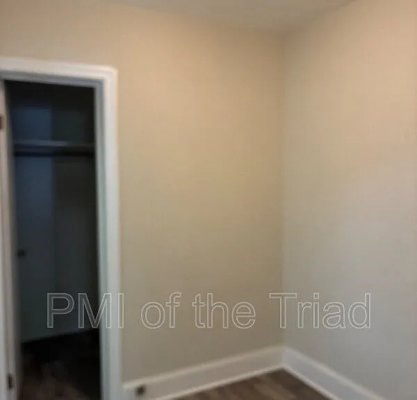915 Carolina Ave #D — Photo 6
