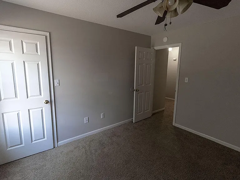 5569 E Pinehurst Ln — Photo 15