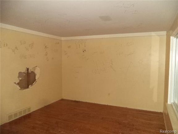 5th image of 6837 Woodmont Ave