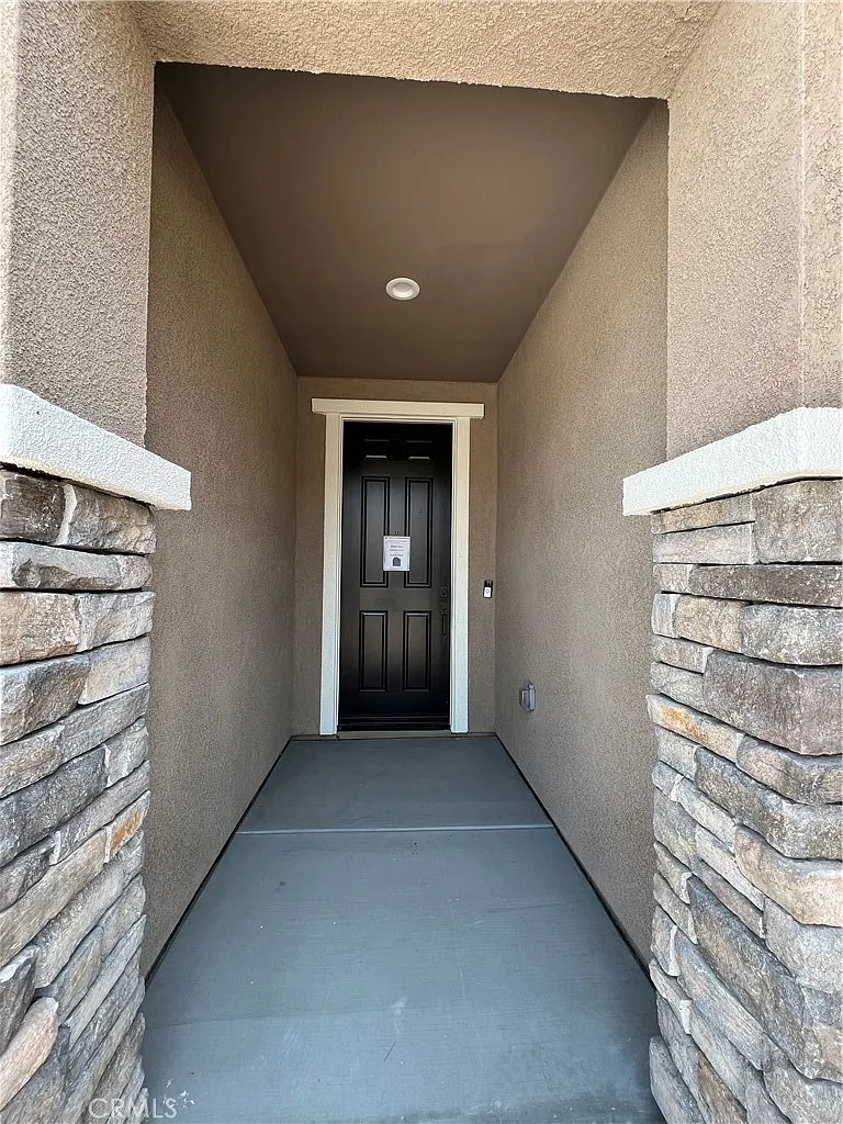 4 bed, 2191 sqft, $3,650 — Photo 4