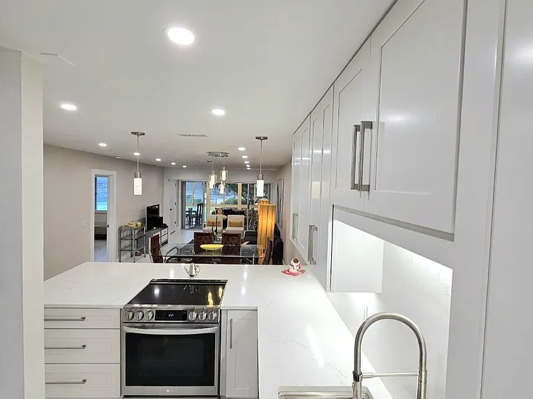 1631 NW 18th Ave #201 — Photo 7