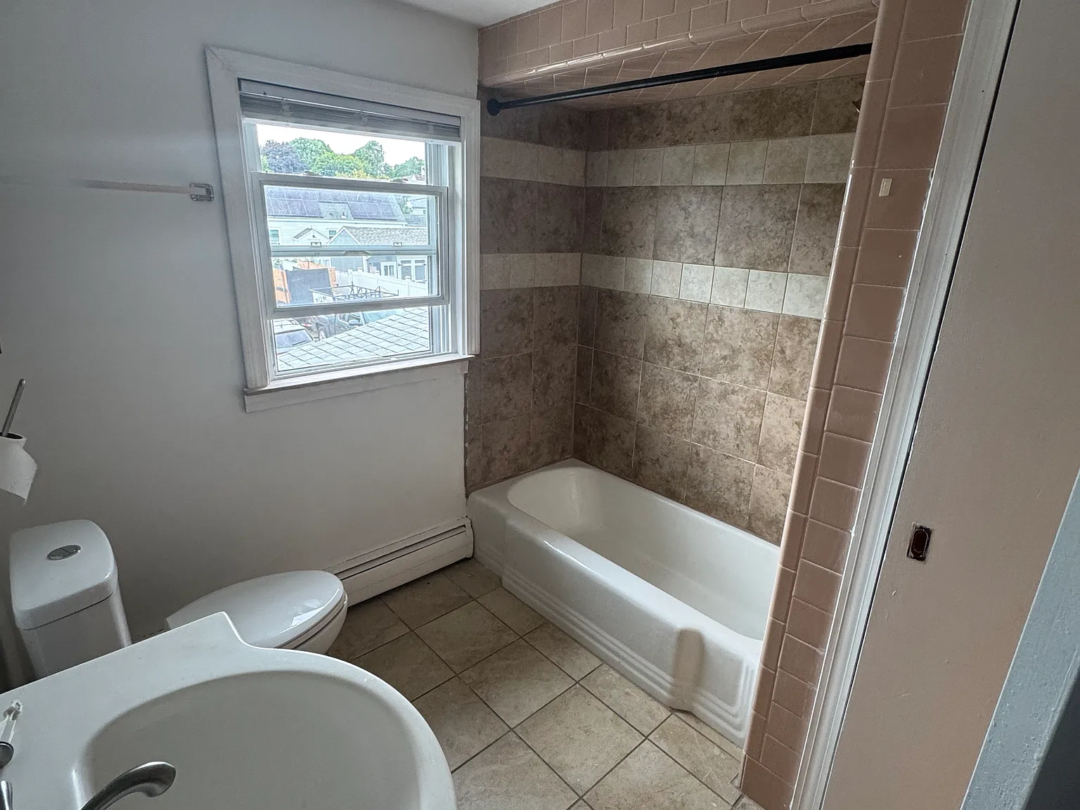 2 bed, $1,900 — Photo 4