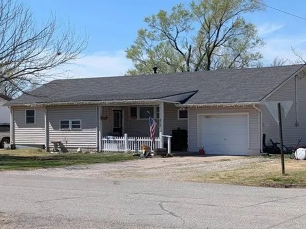 215 N Hilltop St, Udall, KS 67146
