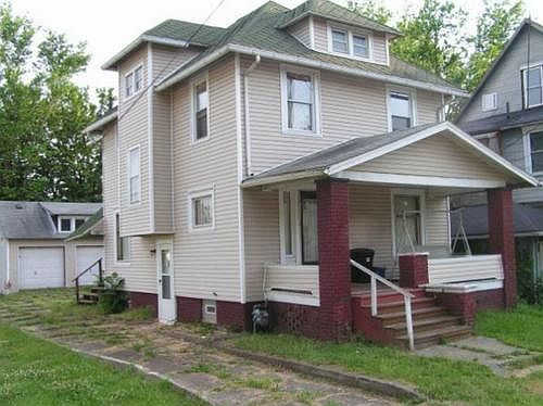 2nd image of 1808 2nd St NE