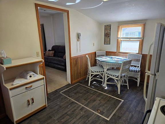5th image of 103 3rd St NE