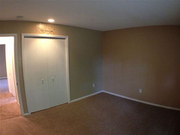 3rd image of 2450 Woodcliff Ave SE