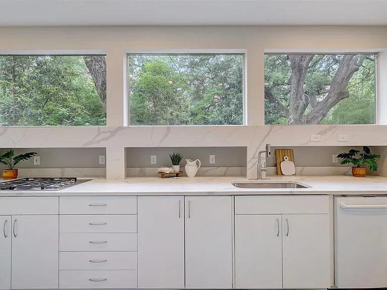 805 Leonard St — Photo 12