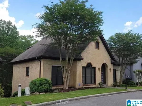 2812 Cross Bridge Dr, Vestavia Hills, AL 35216