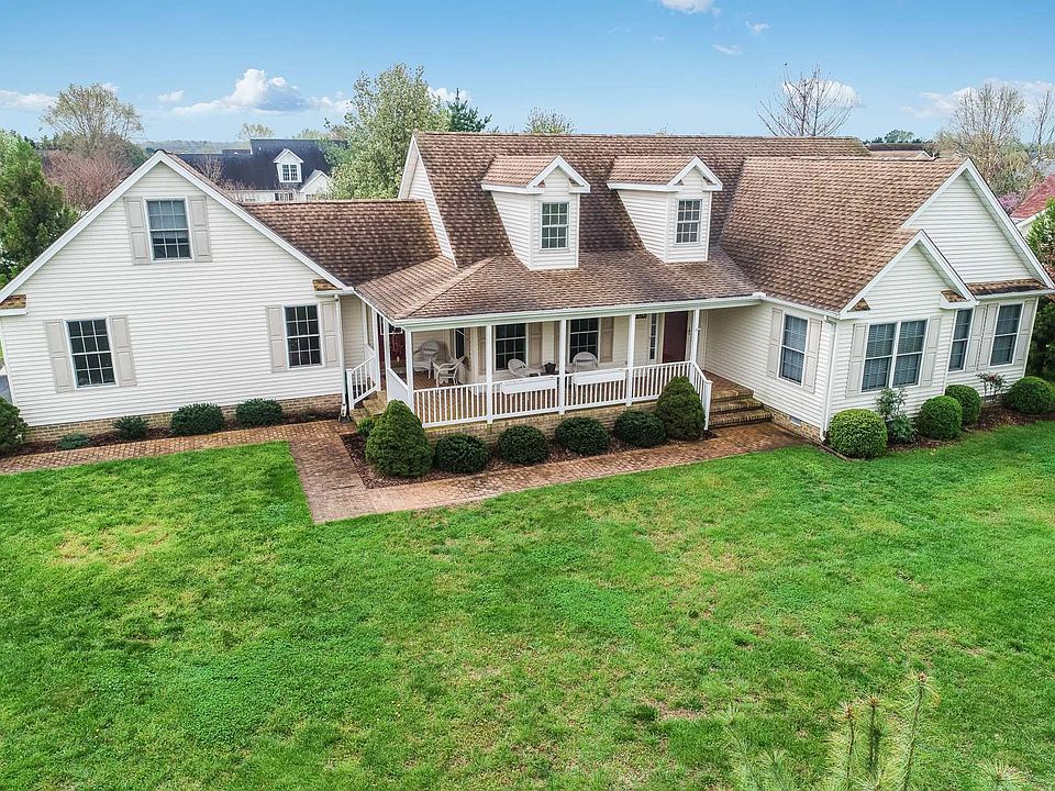 1st image of 106 E Lucky Estates Dr