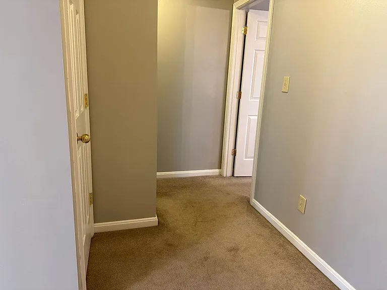 247 E Green St #B — Photo 8