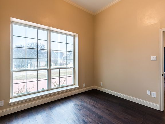 4th image of 2724 Wood Lake Dr