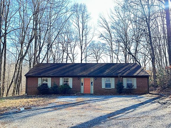 2nd image of 7 Edgewood Ct #1