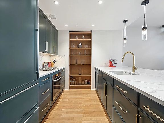 3rd image of 464 W 44th St #Phc