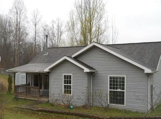 134 Sids Ln, Hilltop, WV 25855