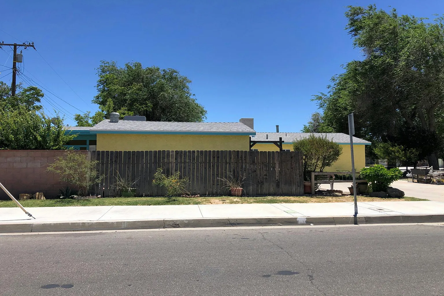1642 W Avenue H8 photo 1