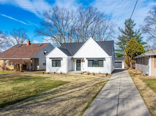 6818 Franke Rd, Middleburg Heights, OH 44130