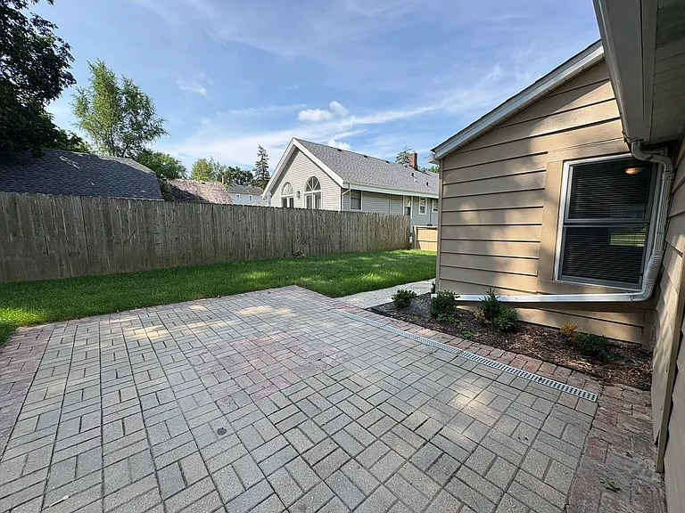 115 Grant St — Photo 15