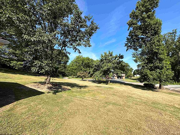 2nd image of 100 Blossom Dr
