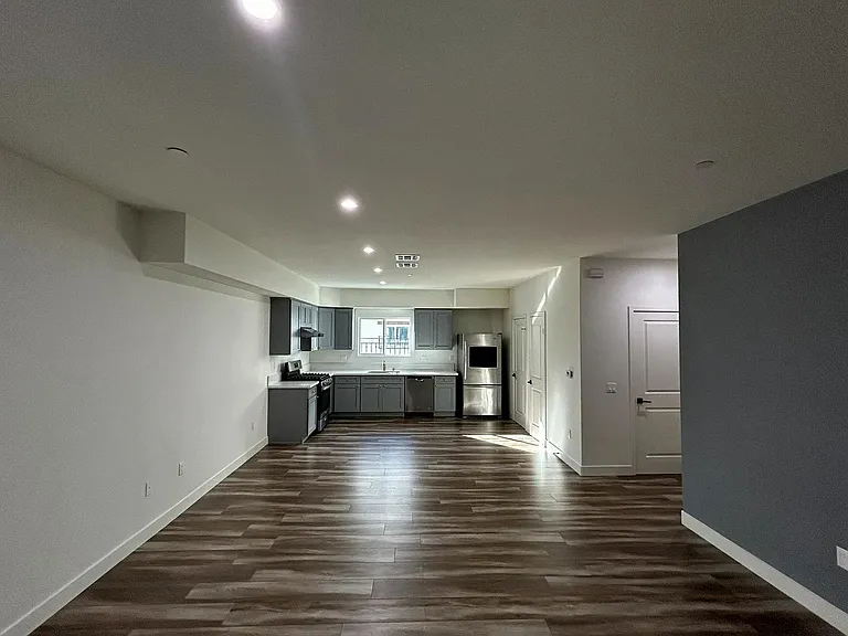 8425 Telegraph Rd — Photo 24