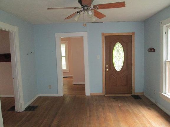 3rd image of 224 N East St