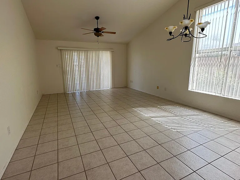 10457 S Avenida La Primera — Photo 4