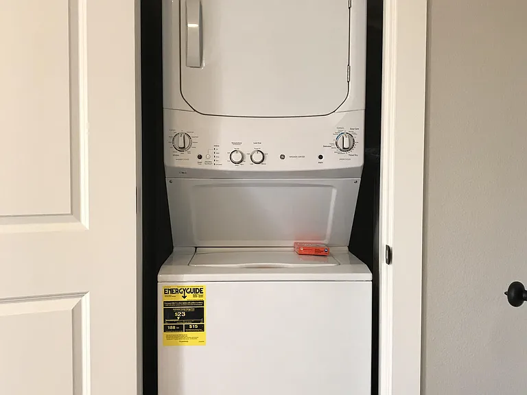 405 E Smith St #201 — Photo 4