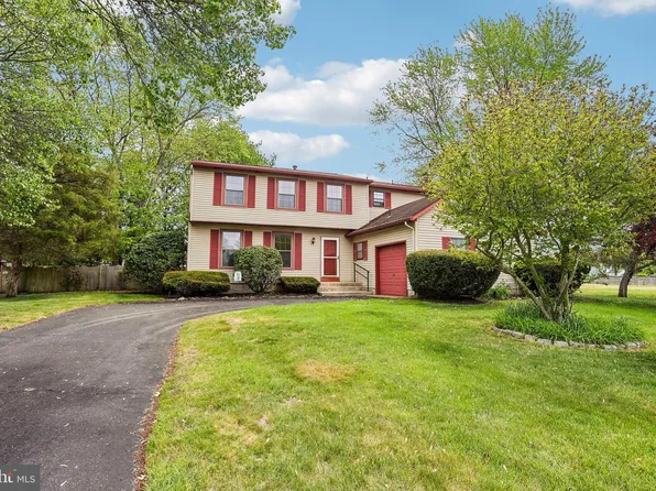 8 Dunham Ct, Berlin, NJ 08009