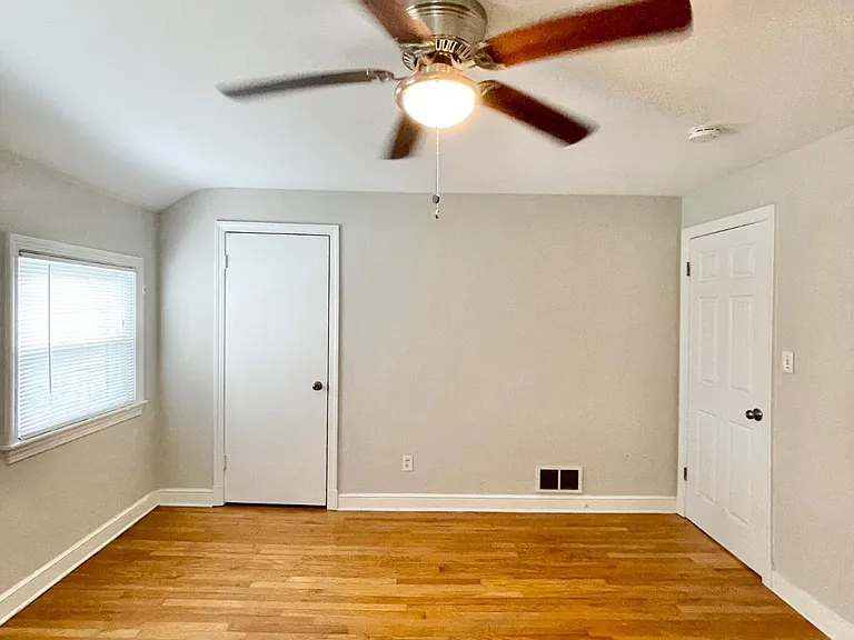 2528 N Winchester St — Photo 16