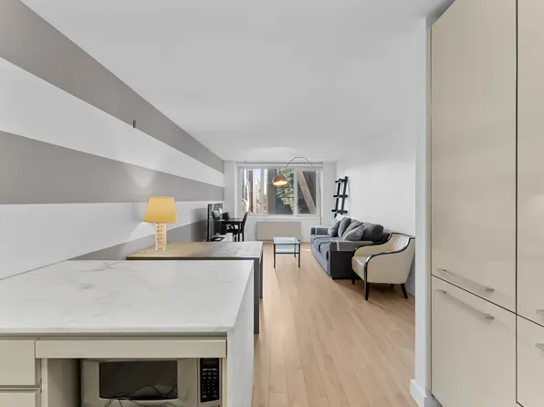 322 West 57th Street image 16 of 22