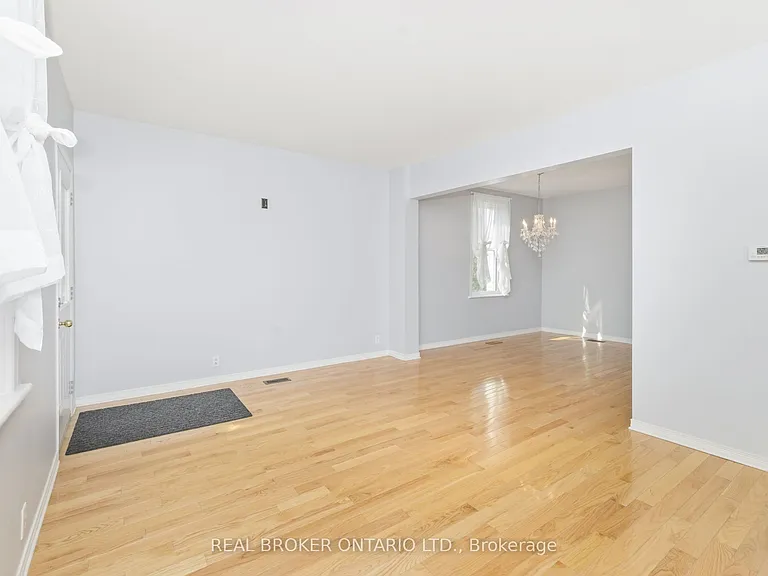 35 Victoria St — Photo 11