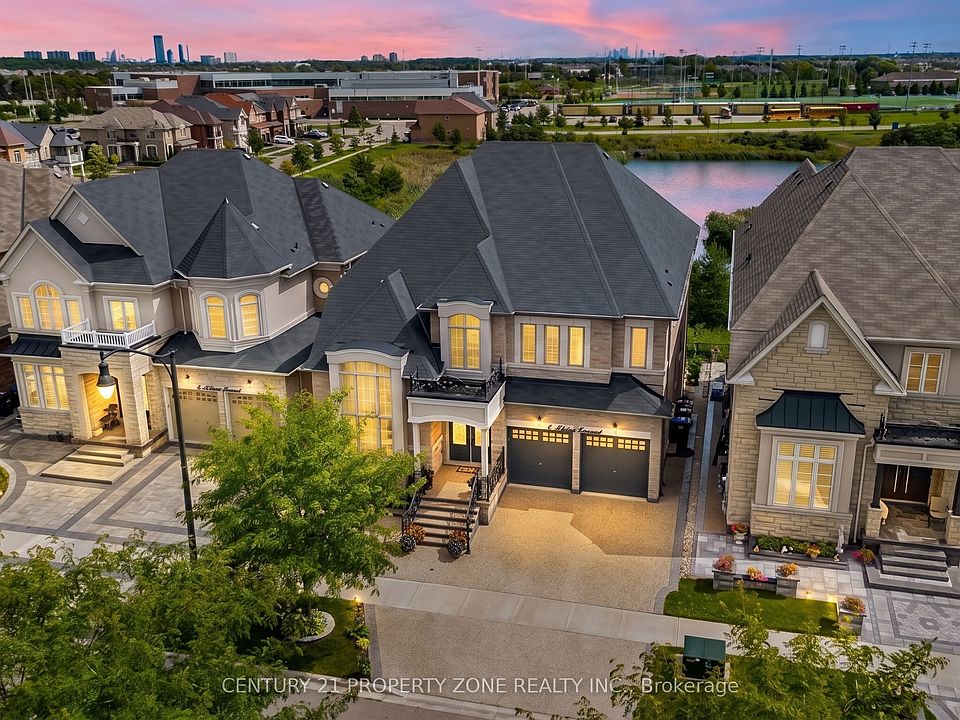 1st image of 8 Adrian Cres