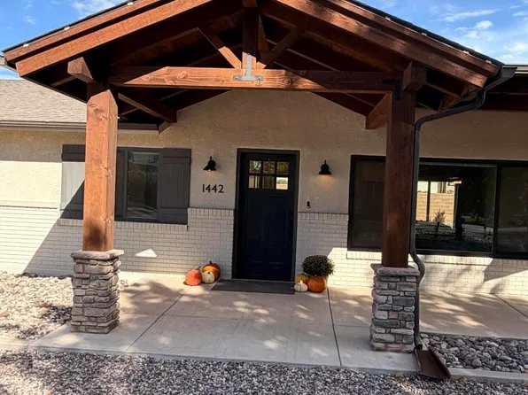 1442 W Diamond Valley Dr, Saint George, UT 84770