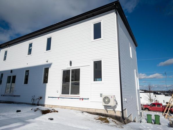 5 Swivel Ct, Herring Cove, NS B3R 0E3