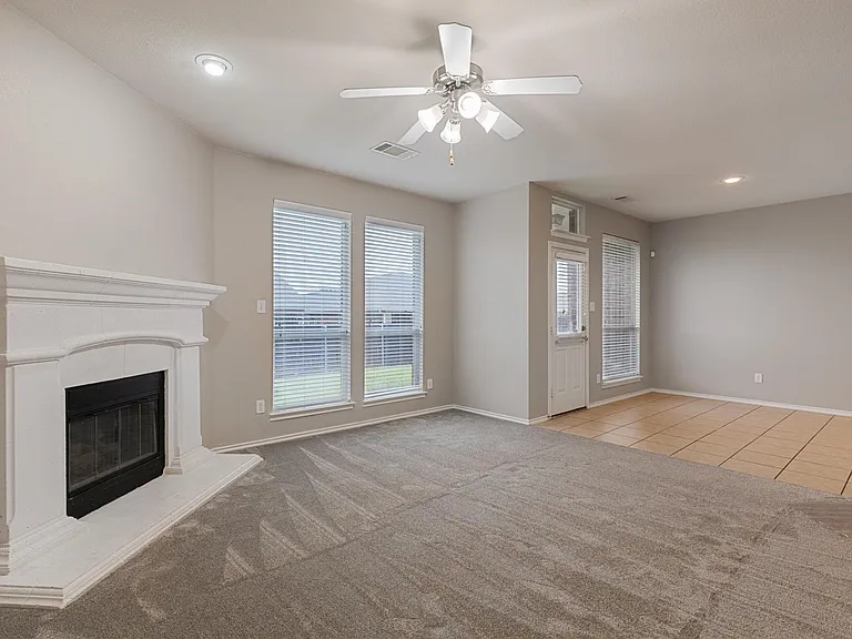 12913 Farmington Dr — Photo 4