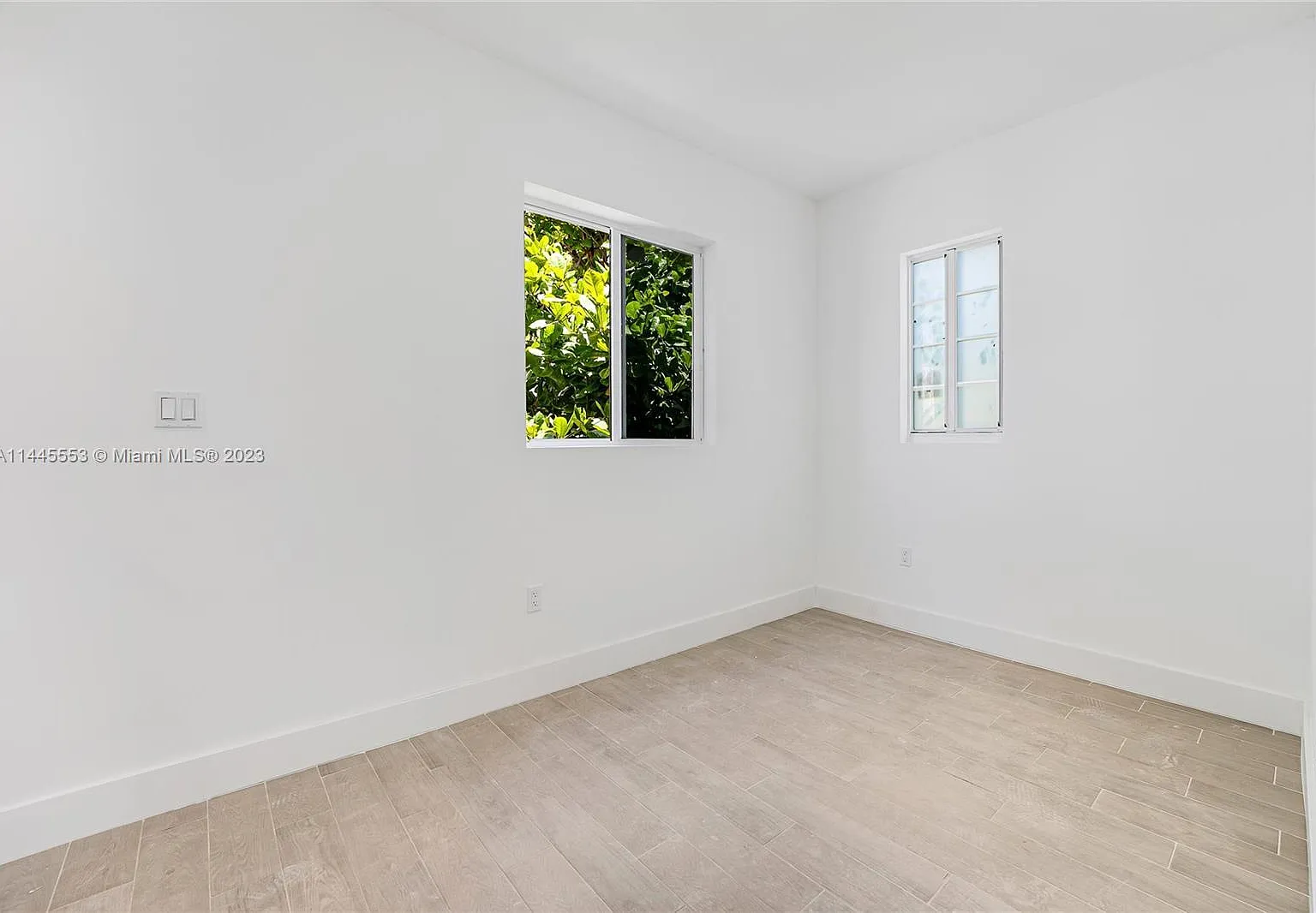 Pennsylvania Ave, Miami Beach — Photo 1