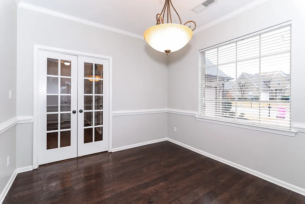 3 bed, 2.0 bath, 2000 sqft, $2,115 — Photo 4