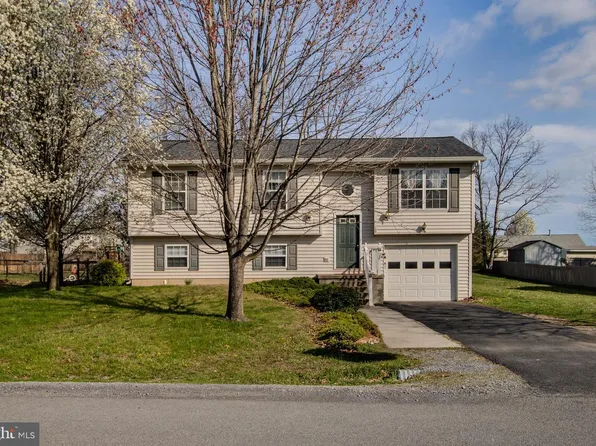 140 Thoreau Dr, Inwood, WV 25428