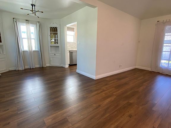 4th image of 808 Burchett St