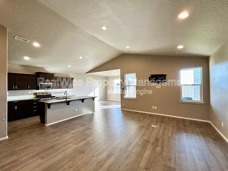 1309 S Jupiter Ave — Photo 4
